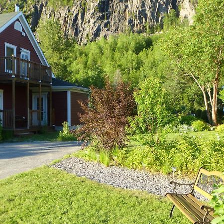 B&B Les Deux Pignons Petit-Saguenay Exteriér fotografie