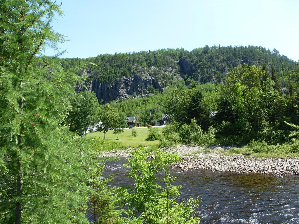 B&B Les Deux Pignons Petit-Saguenay Exteriér fotografie