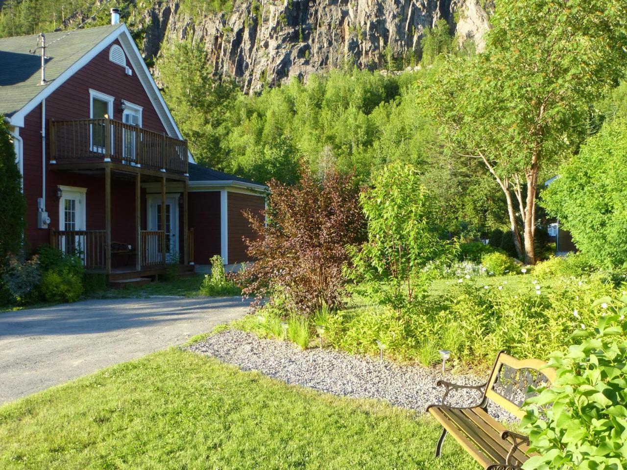 B&B Les Deux Pignons Petit-Saguenay Exteriér fotografie