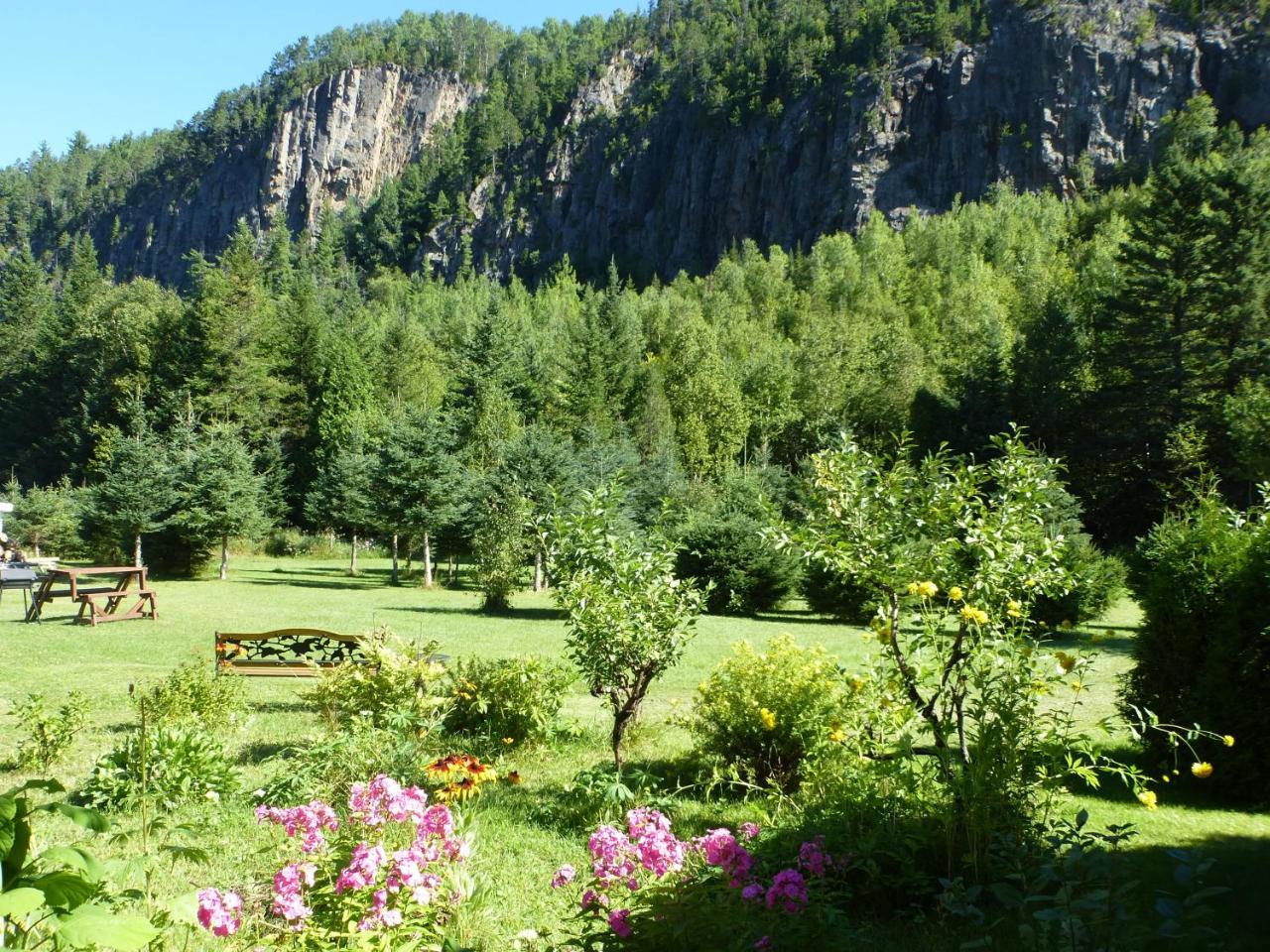 B&B Les Deux Pignons Petit-Saguenay Exteriér fotografie